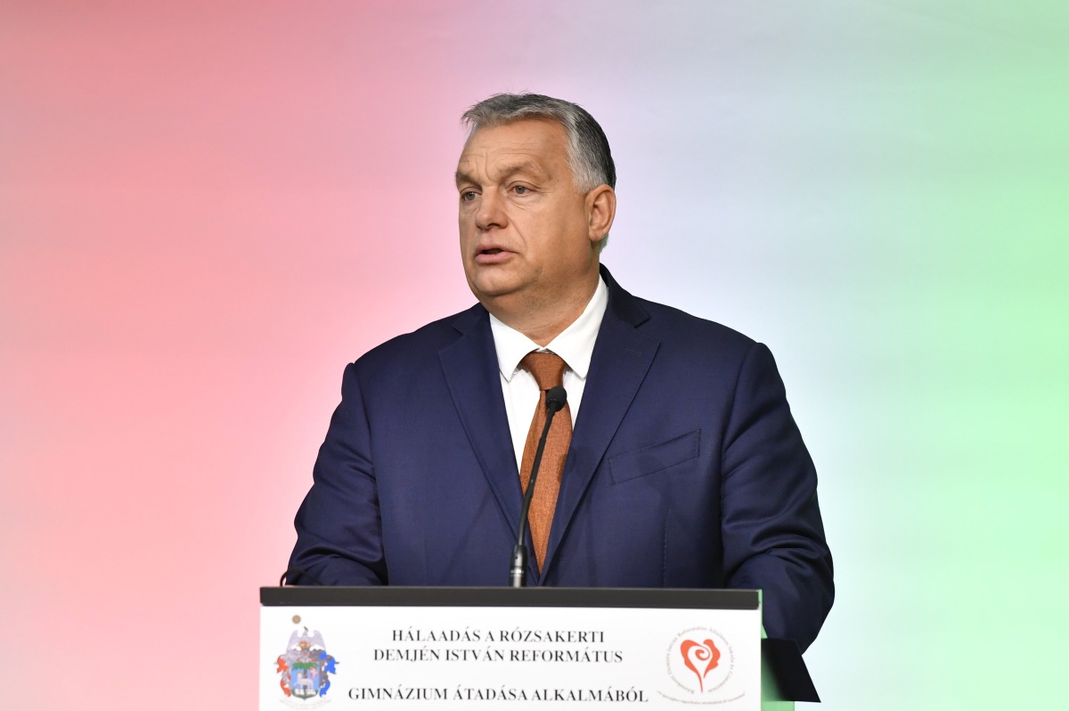 Orbán Viktor: Ha magyar vagy, vagy a megszállók, vagy a szabadság mellé állsz