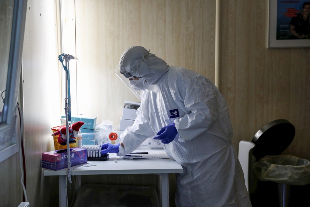A kormány szerint nem jár az ingyenes PCR-teszt a műtét előtt azoknak, akik beoltathatták volna magukat