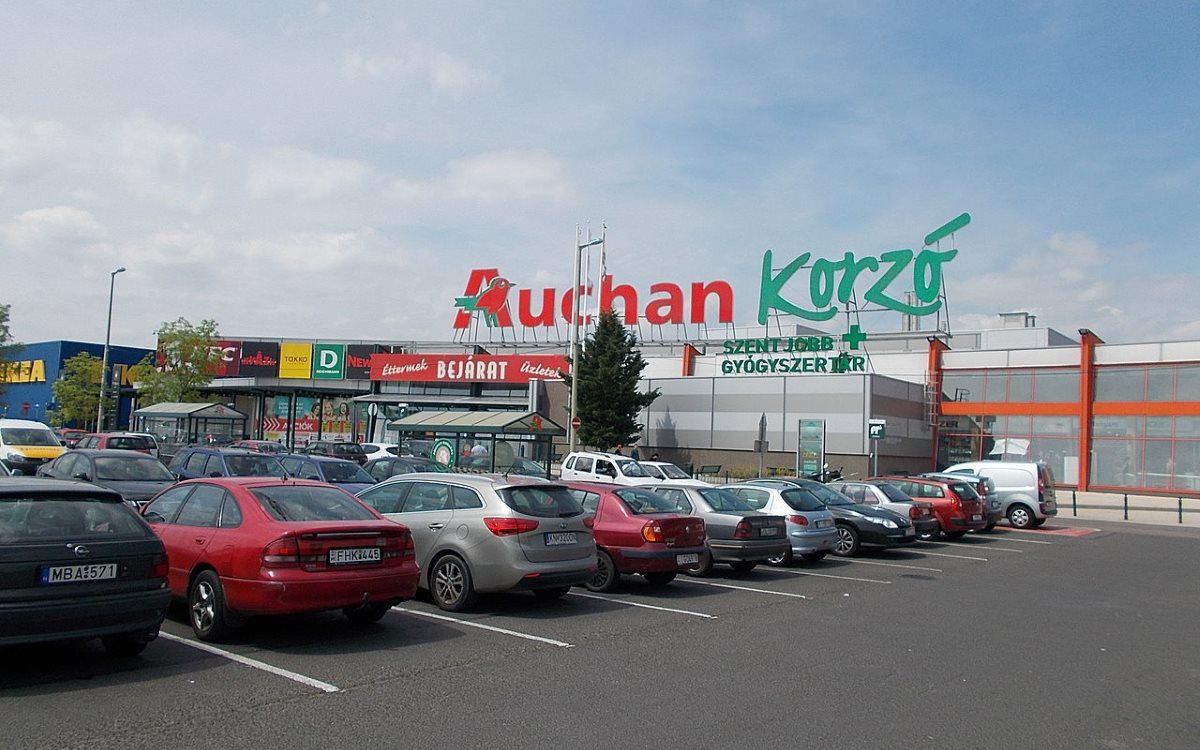 Sztrájkot fontolgatnak az Auchan dolgozói 