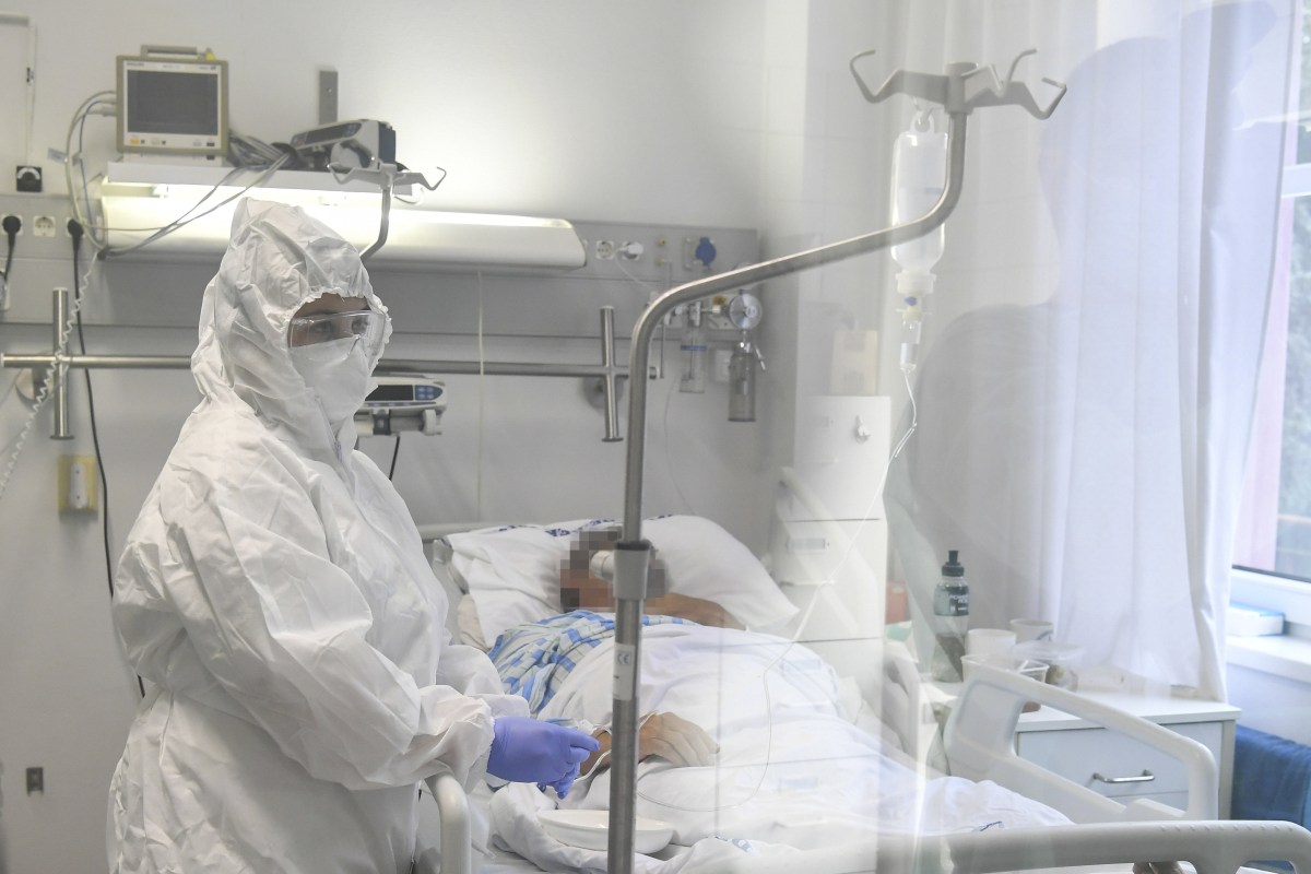Már 47 egészségügyi dolgozó hunyt el a járványban Magyarországon