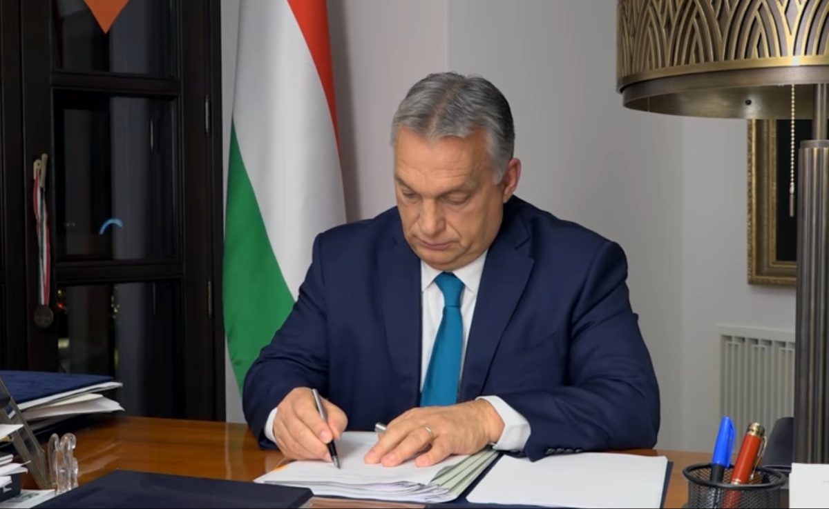 Aláírta Orbán Viktor a szigorításokról szóló rendeleteket