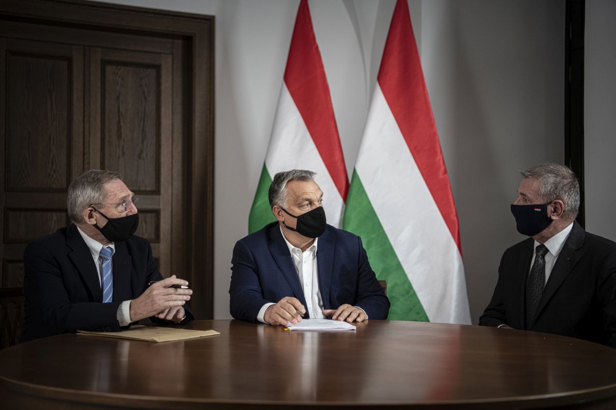 Orbán Viktor: A katonák is besegítenek a kijárási tilalom fenntartásában
