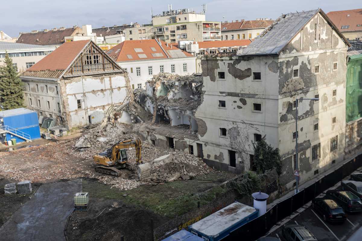 Orbánisztán, betonba öntve