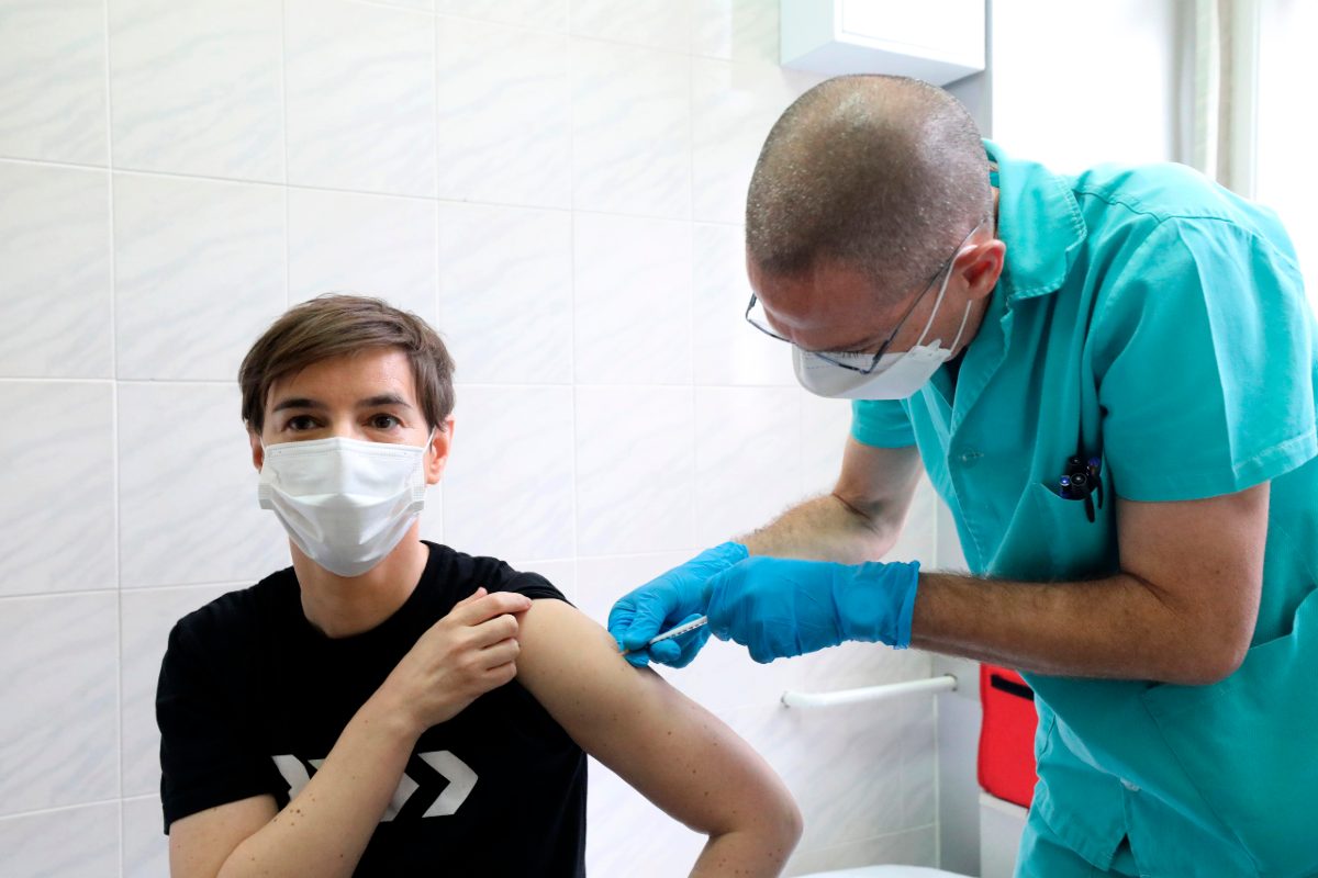 „Manipulálják az embereket, hogy az orosz vakcinát válasszák”