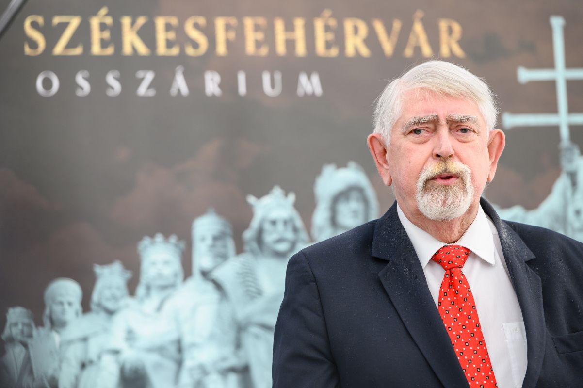 Kásler bejelentette: megkezdődik a Székesfehérváron őrzött királyi maradványok vizsgálata