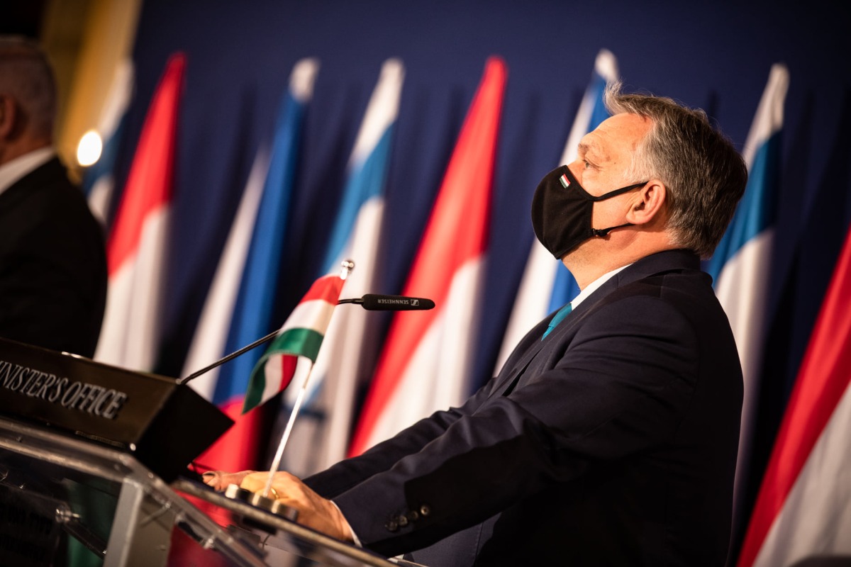 Orbán Viktor Izraelből: A regisztrálás és az oltás az egyetlen út