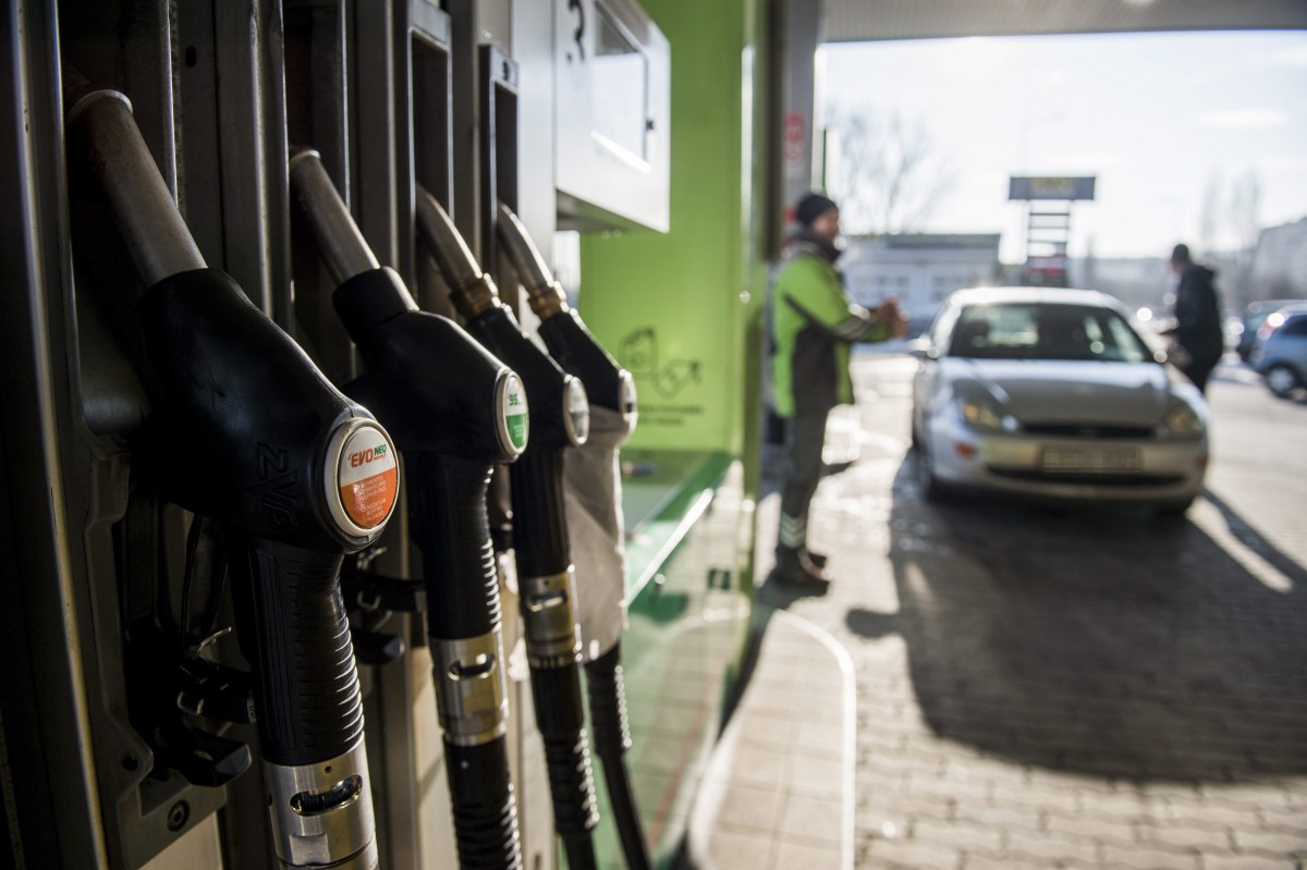 Tovább csökken az üzemanyagok ára