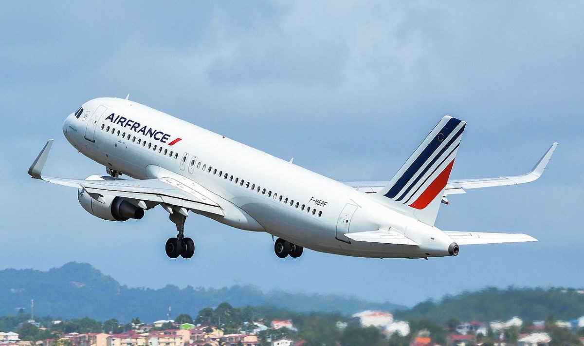 Repülőtereket ürítettek ki Franciaországban