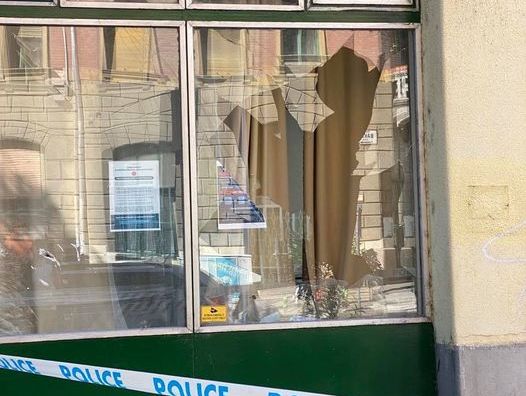 Betörték a ferencvárosi Fidesz-iroda ablakát