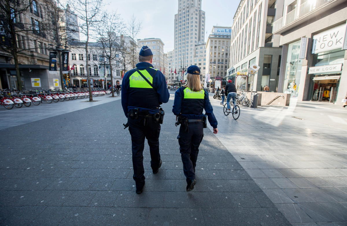 Egy antwerpeni rajtaütésen 13 feltételezett dzsihadistát vettek őrizetbe