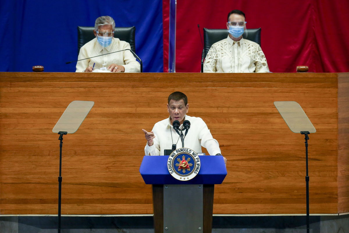 A Fülöp-szigeteki elnök börtönnel fenyegette meg azokat, akik nem oltatják be magukat