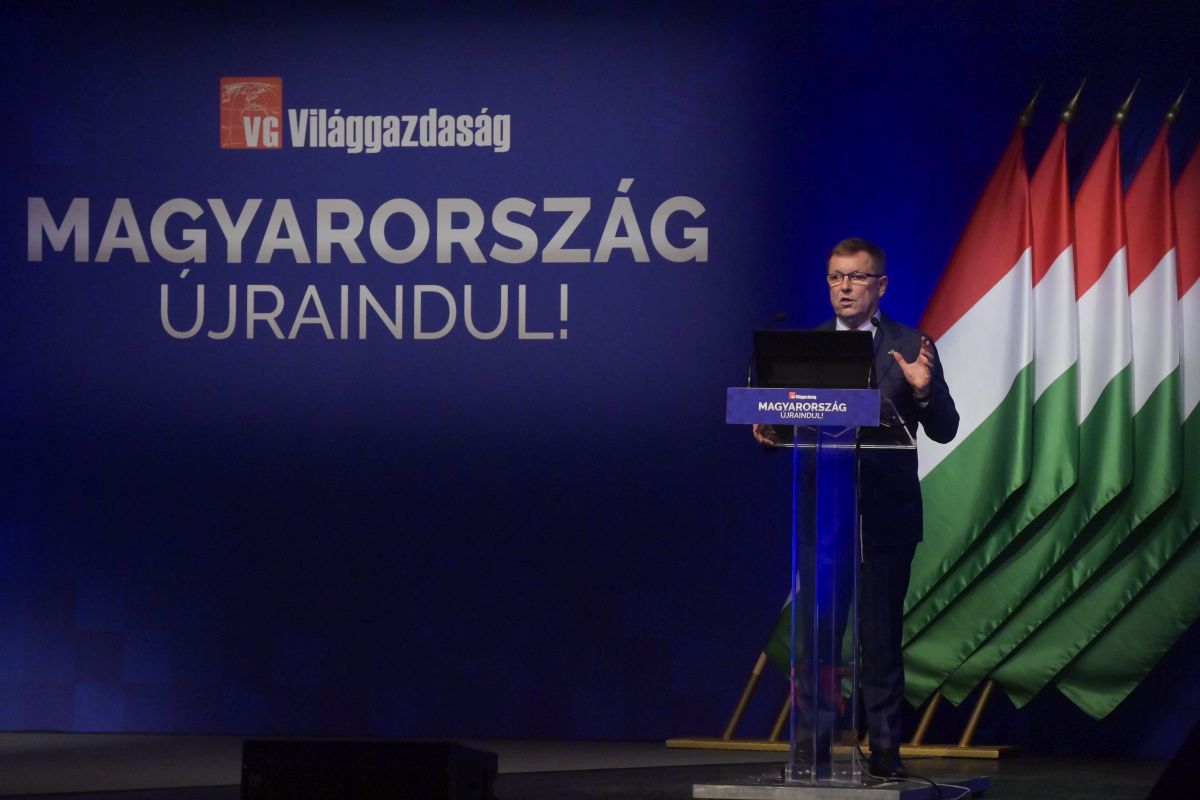 Új korszak kezdődik, tíz év után emelt alapkamatot a Magyar Nemzeti Bank