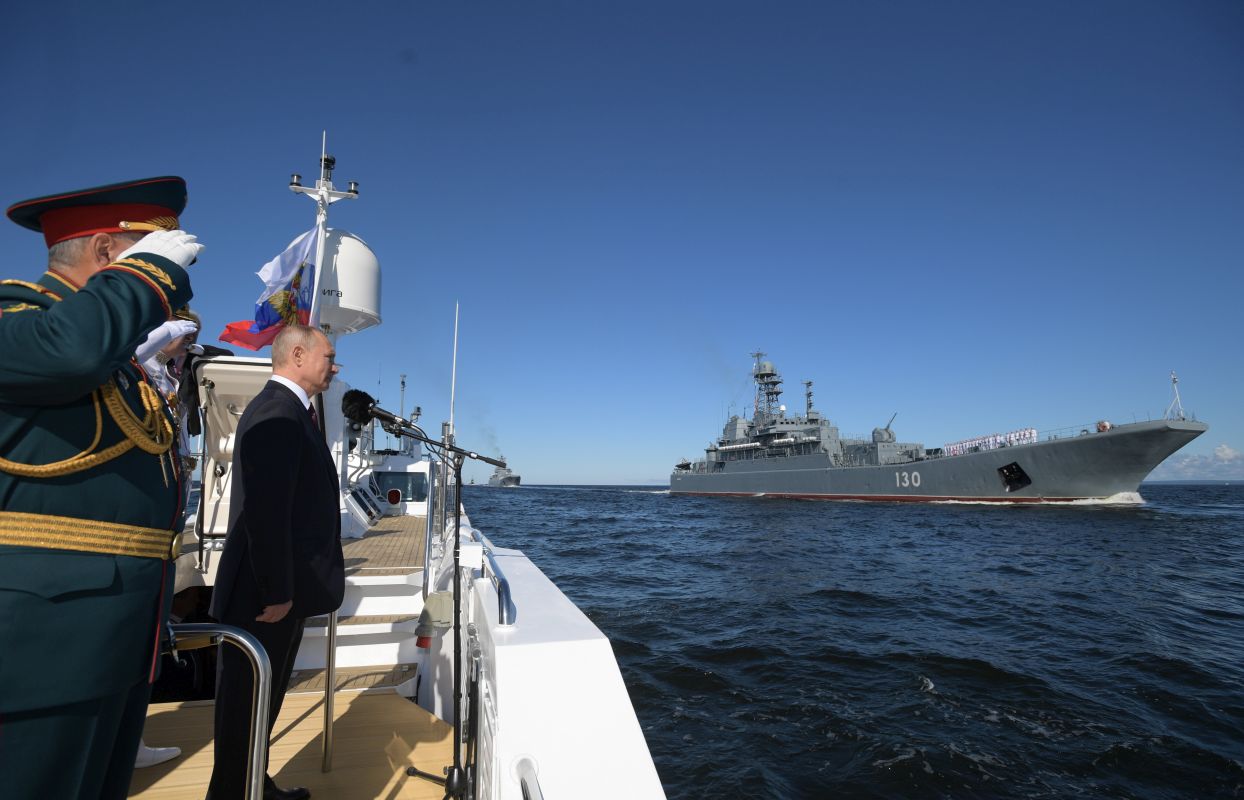 A Kreml szerint a brit romboló tudatosan provokálta az orosz erőket a Fekete-tengeren