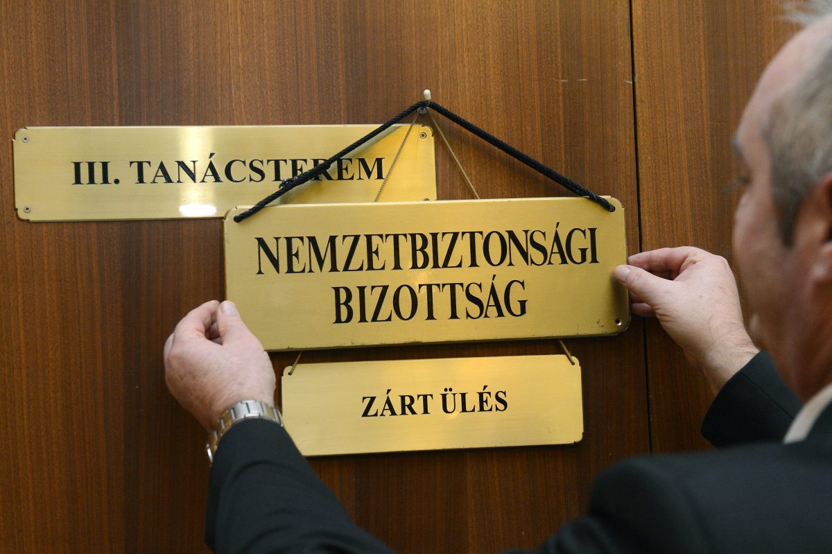 Bármit mond a Fidesz, összehívja az ellenzék a nemzetbiztonsági bizottság ülését