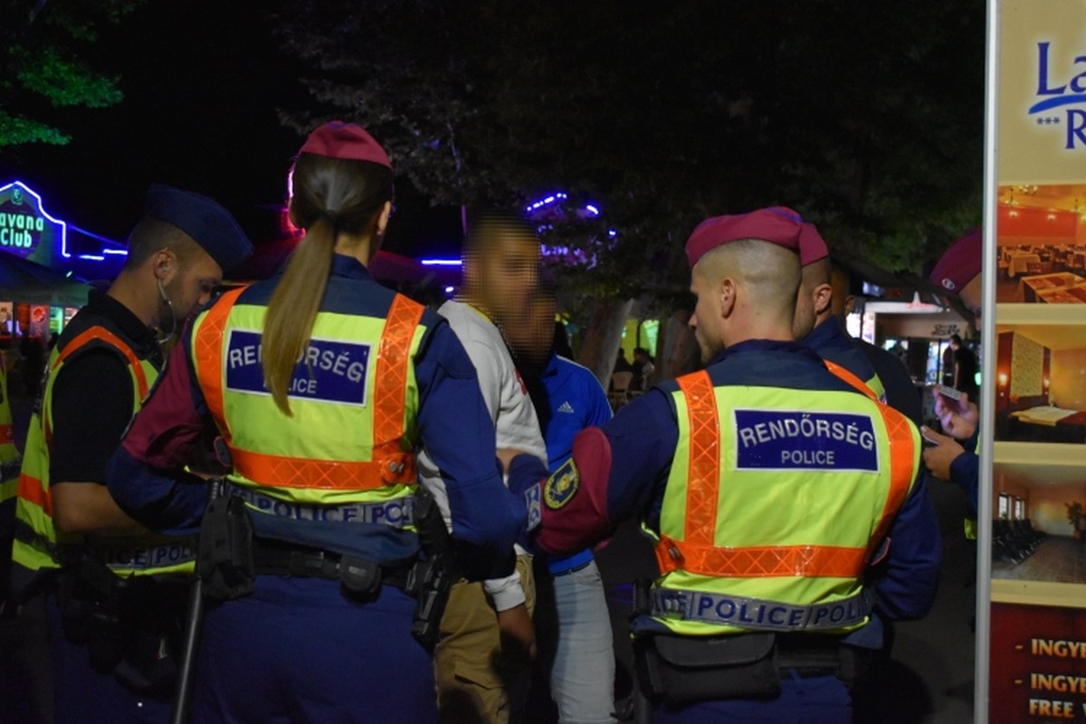 Negyven rendőr vetett véget a siófoki tömegverekedésnek